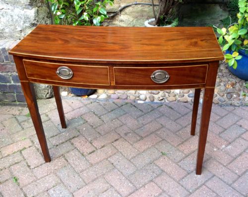 pretty bow front mahogany side table - CATEGORY: ANTIQUE TABLES - DATED 1800