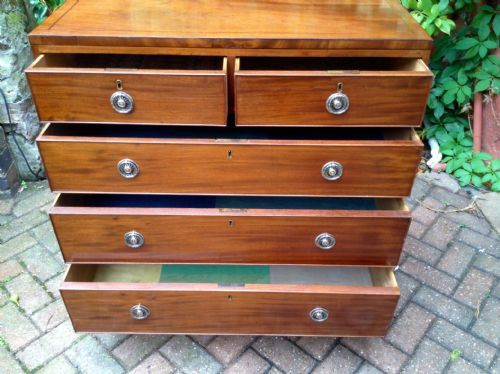 SMALL LATE GEORGIAN MAHOGANY CHEST OF DRAWERS - ADDITIONAL PHOTO 1