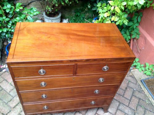 SMALL LATE GEORGIAN MAHOGANY CHEST OF DRAWERS - ADDITIONAL PHOTO 2