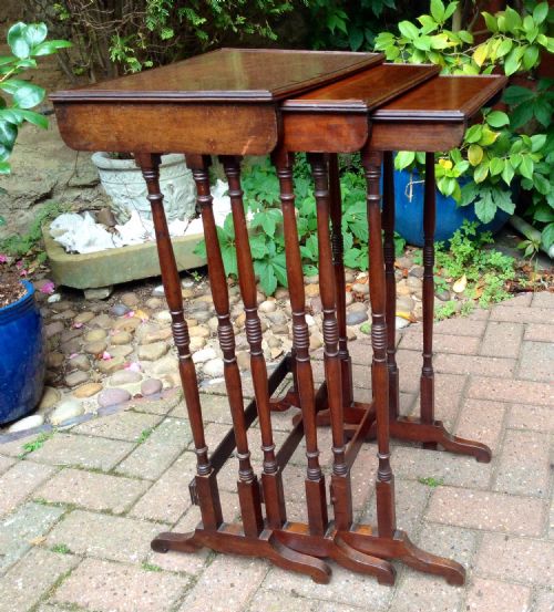 ELEGANT 19TH CENTURY NEST OF TABLES - ADDITIONAL PHOTO 2