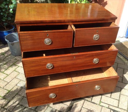 SMALL GEORGIAN MAHOGANY CHEST OF DRAWERS - ADDITIONAL PHOTO 1