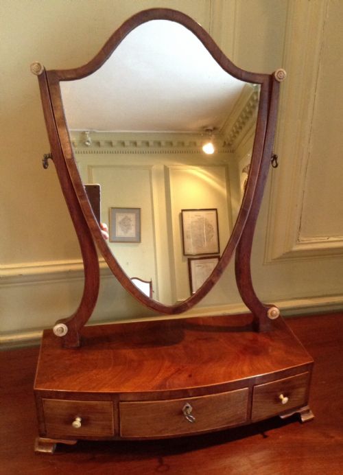 pretty georgian mahogany toilet mirror - CATEGORY: ANTIQUE MIRRORS - DATED 1750