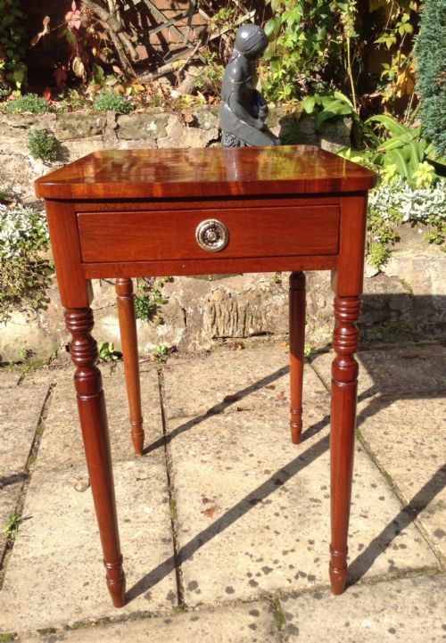 PRETTY MAHOGANY OCCASIONAL TABLE - ADDITIONAL PHOTO 3