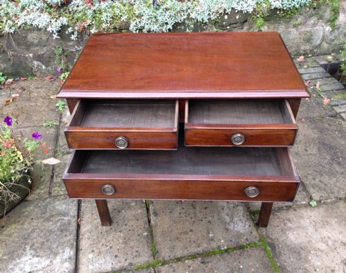 GEORGIAN MAHOGANY LOWBOY - ADDITIONAL PHOTO 2