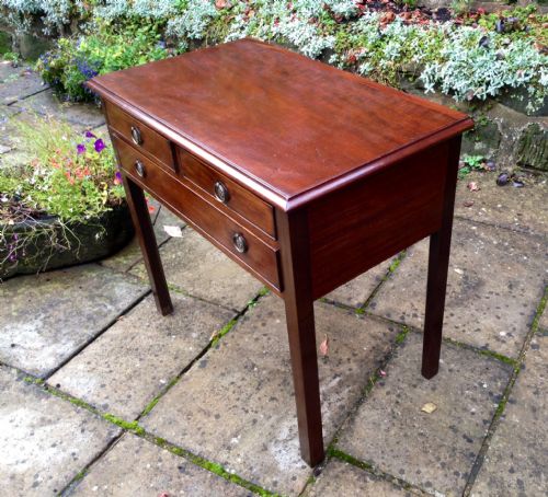 GEORGIAN MAHOGANY LOWBOY - ADDITIONAL PHOTO 4