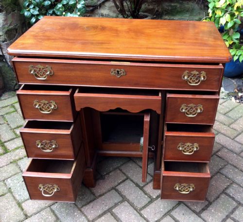 LADY'S KNEEHOLE DESK - ADDITIONAL PHOTO 1