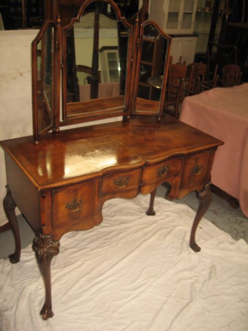 Burr Walnut Queen Anne Style Dressing Table