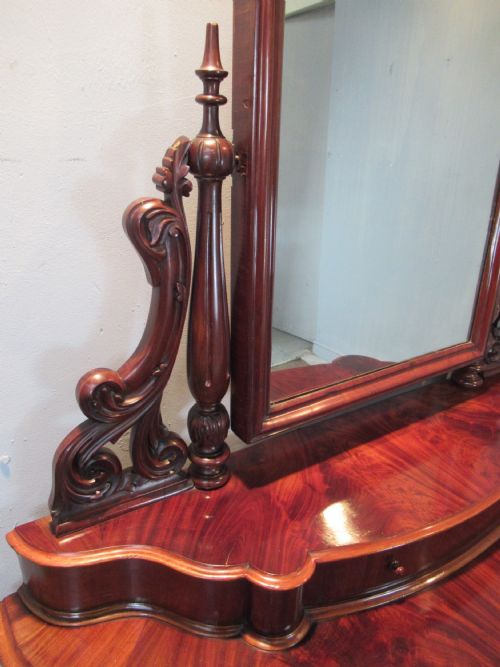 ATTRACTIVE VICTORIAN MAHOGANY DUCHESS DRESSING TABLE - ADDITIONAL PHOTO 2