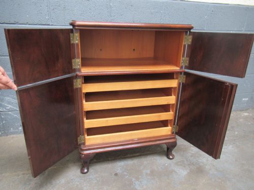 Mahogany  Linen / Clothes  Cupboard