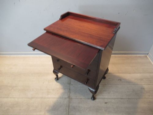Small Size Mahogany Chest of Drawers with Slide Out Shelf