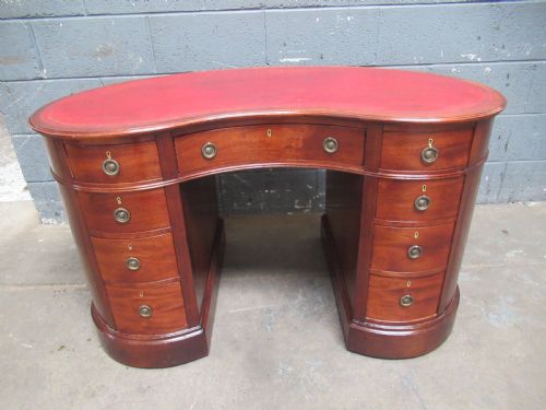 Edwardian Mahogany Kidney Shaped Knee Hole Desk