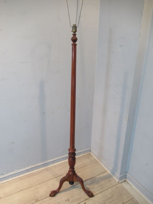 MAHOGANY CHIPPENDALE STYLE FLOOR LAMP - ADDITIONAL PHOTO 1