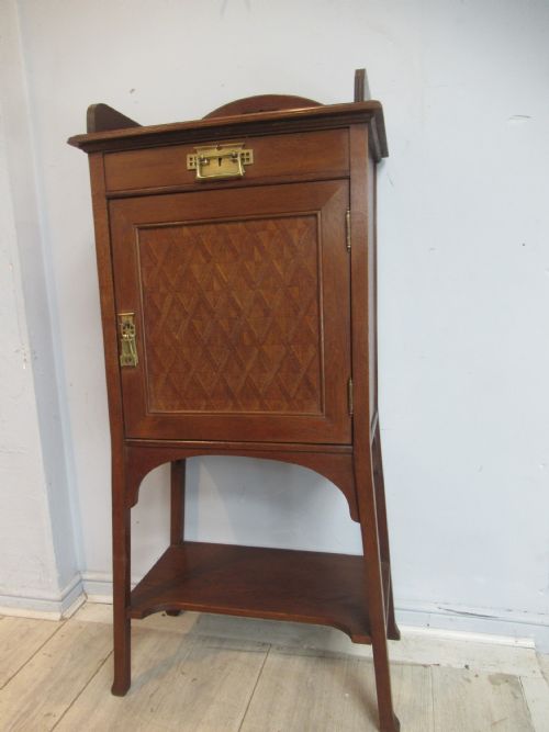 Continental Oak Cabinet / Cupboard