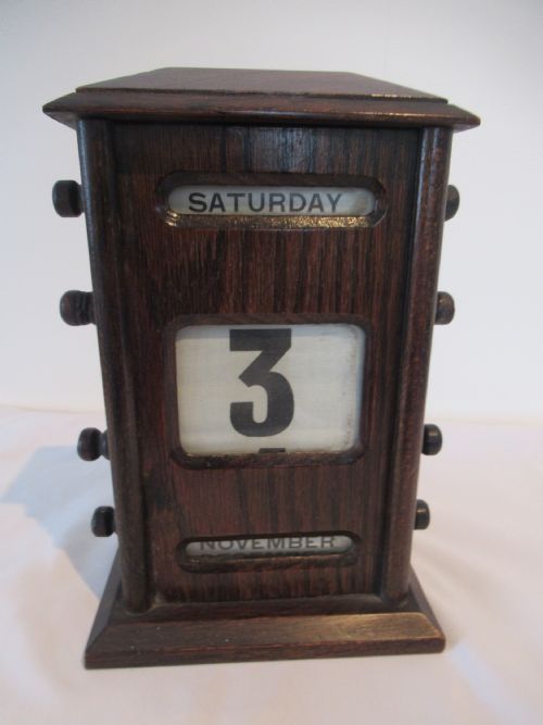 Oak Edwardian    Perpetual   Desk Calendar ,