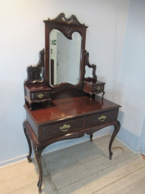 Late  Victorian Mahogany Dressing Table