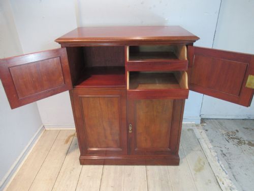 Edwardian  Mahogany  Storage / Linen Cupboard
