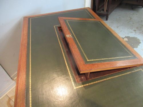 LATE VICTORIAN OAK KNEE HOLE DESK - ADDITIONAL PHOTO 3