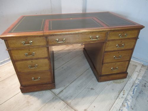 LATE VICTORIAN OAK KNEE HOLE DESK - ADDITIONAL PHOTO 6
