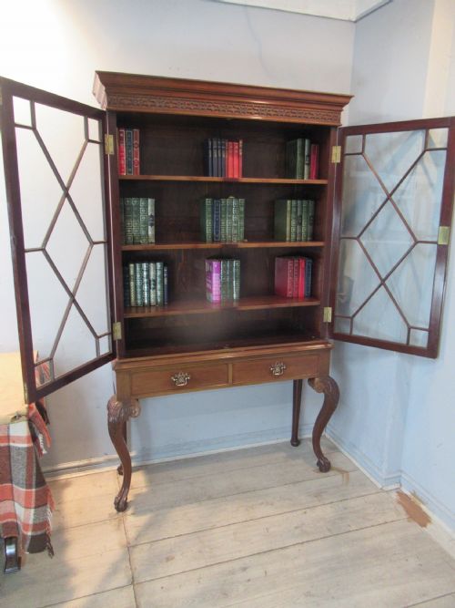 CHIPPENDALE STYLE MAHOGANY BOOKCASE - ADDITIONAL PHOTO 2