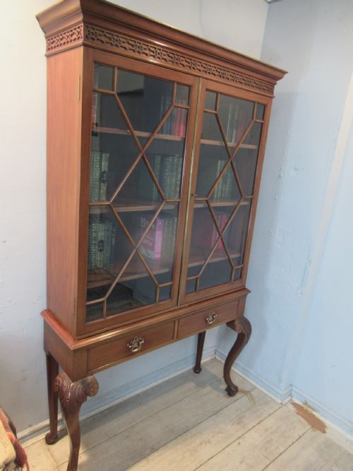 CHIPPENDALE STYLE MAHOGANY BOOKCASE - ADDITIONAL PHOTO 10