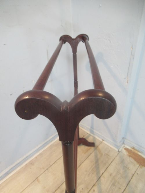 LARGE VICTORIAN PERIOD MAHOGANY TOWEL RAIL - ADDITIONAL PHOTO 4