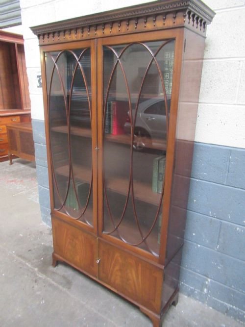 TALL MAHOGANY TWO DOOR GLASS BOOKCASE - ADDITIONAL PHOTO 9