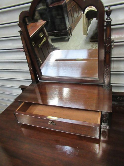 CHIPPENDALE STYLE MAHOGANY DRESSING CHEST - ADDITIONAL PHOTO 5