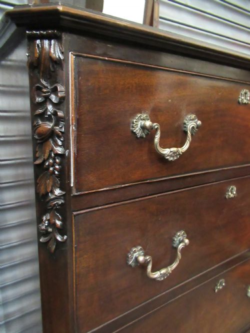 CHIPPENDALE STYLE MAHOGANY DRESSING CHEST - ADDITIONAL PHOTO 7