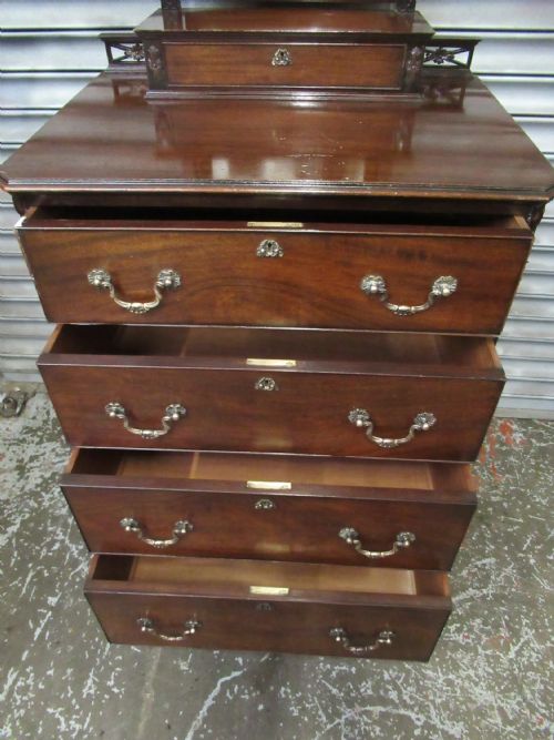 CHIPPENDALE STYLE MAHOGANY DRESSING CHEST - ADDITIONAL PHOTO 9