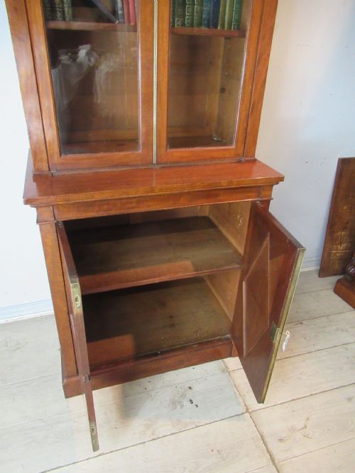 EARLY 19TH CENTURY MAHOGANY CUPBOARD BOOKCASE - ADDITIONAL PHOTO 7