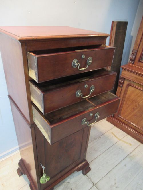 LATE VICTORIAN MAHOGANY SLIM SIZE CABINET - ADDITIONAL PHOTO 6