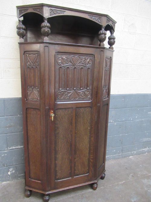 LARGE OAK HALL WARDROBE