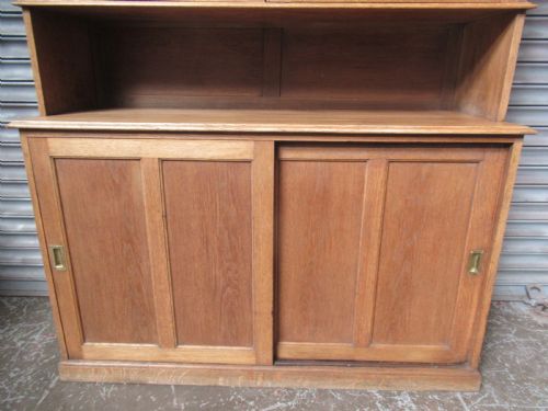 A LIGHT OAK BOOKCASE OR KITCHEN CUPBOARD - ADDITIONAL PHOTO 2