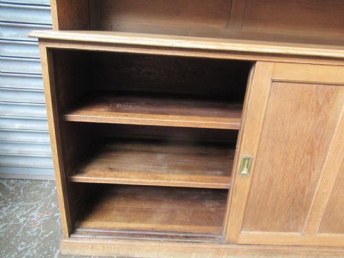 A LIGHT OAK BOOKCASE OR KITCHEN CUPBOARD - ADDITIONAL PHOTO 3