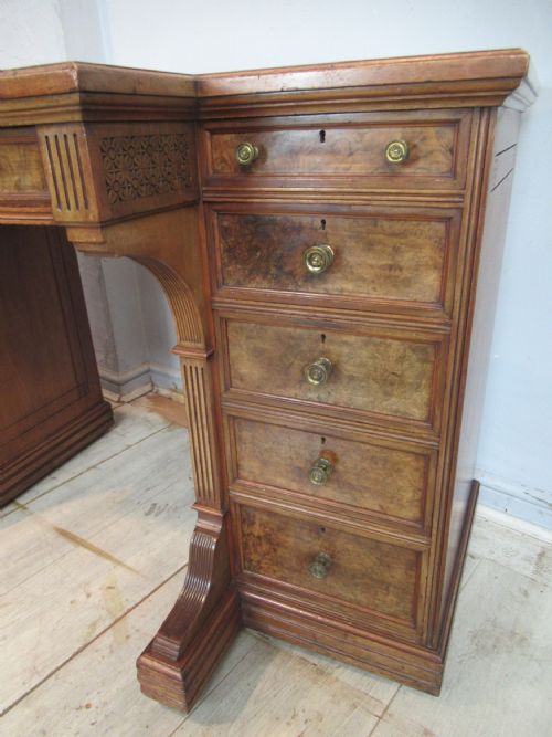 LATE VICTORIAN WALNUT DESK BY GILLOWS LANCASTER - ADDITIONAL PHOTO 2