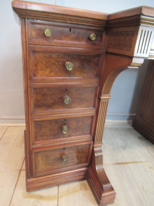 LATE VICTORIAN WALNUT DESK BY GILLOWS LANCASTER - ADDITIONAL PHOTO 3