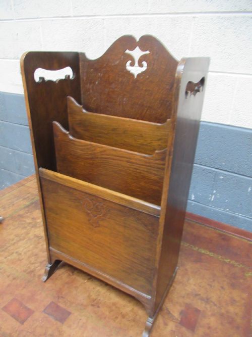 A 1920S OAK MAGAZINE RACK - ADDITIONAL PHOTO 3