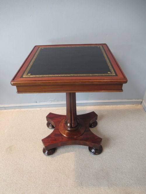 19TH CENTURY MAHOGANY AND LEATHER TOP SIDE OR LAMP TABLE