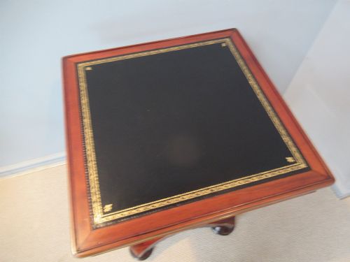 19TH CENTURY MAHOGANY AND LEATHER TOP SIDE OR LAMP TABLE - ADDITIONAL PHOTO 4