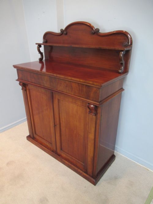 VICTORIAN MAHOGANY 1870S SMALL CHIFFONIER