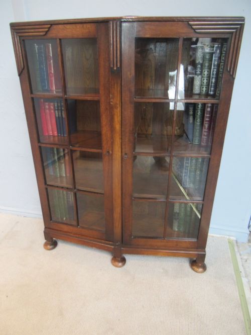 Oak 1930s    Two Door Bookcase