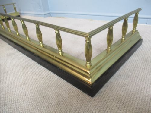 LATE VICTORIAN BRASS AND IRON FIRE FENDER - ADDITIONAL PHOTO 3