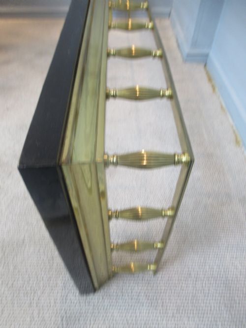 LATE VICTORIAN BRASS AND IRON FIRE FENDER - ADDITIONAL PHOTO 5
