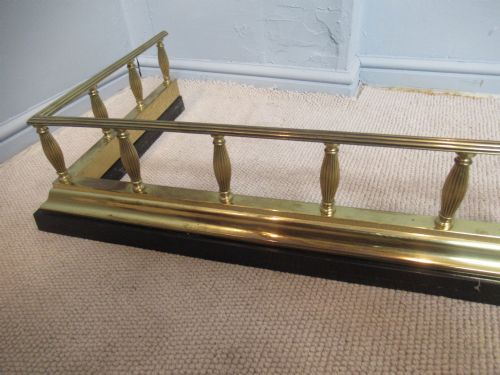 LATE VICTORIAN BRASS AND IRON FIRE FENDER - ADDITIONAL PHOTO 6