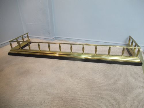 LATE VICTORIAN BRASS AND IRON FIRE FENDER - ADDITIONAL PHOTO 8