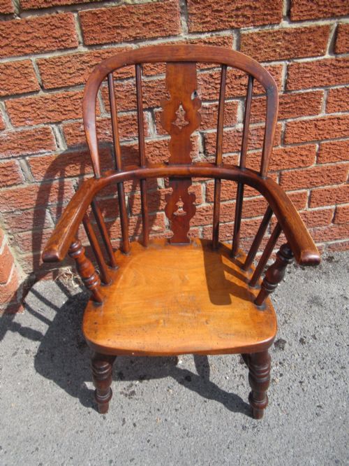 ANTIQUE CHILDS WINDSOR ARM CHAIR