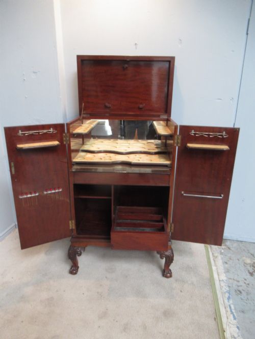 Chippendale   Style Mahogany   Drinks / Cocktail  Cabinet