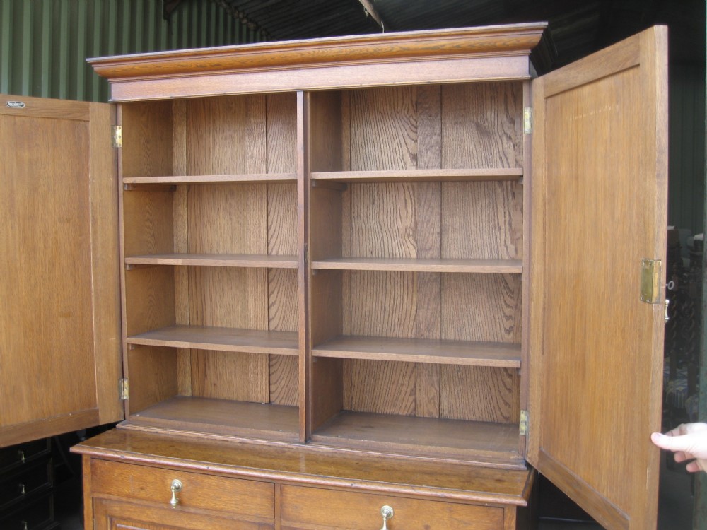 Oak cupboard bookcase View VII