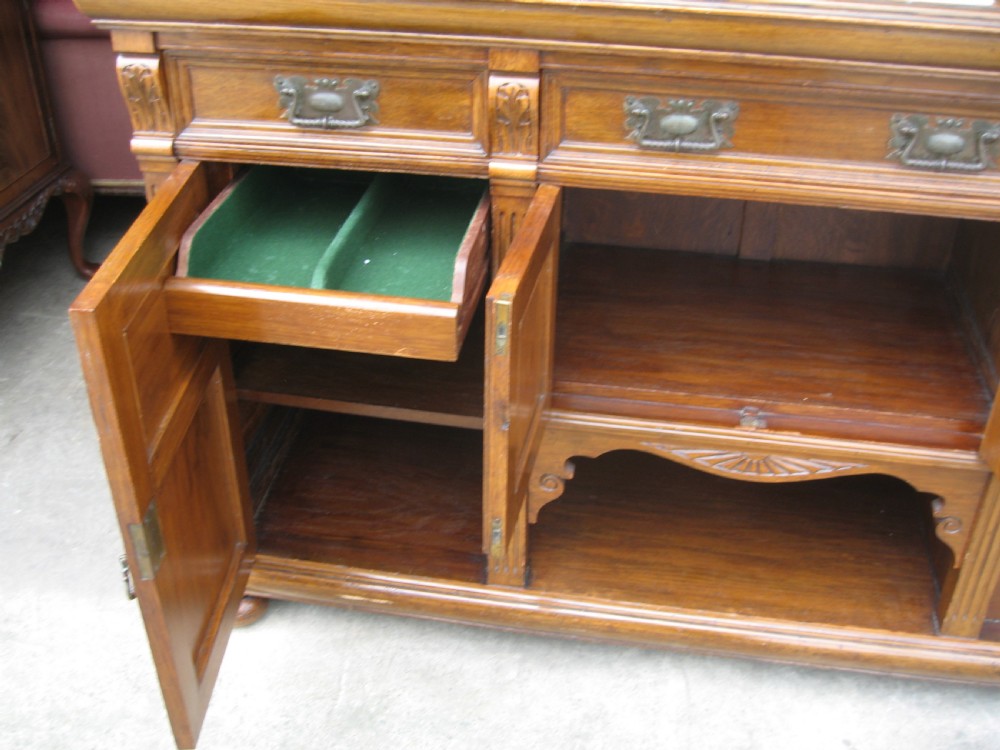 Victorian oak side board desser View VIII