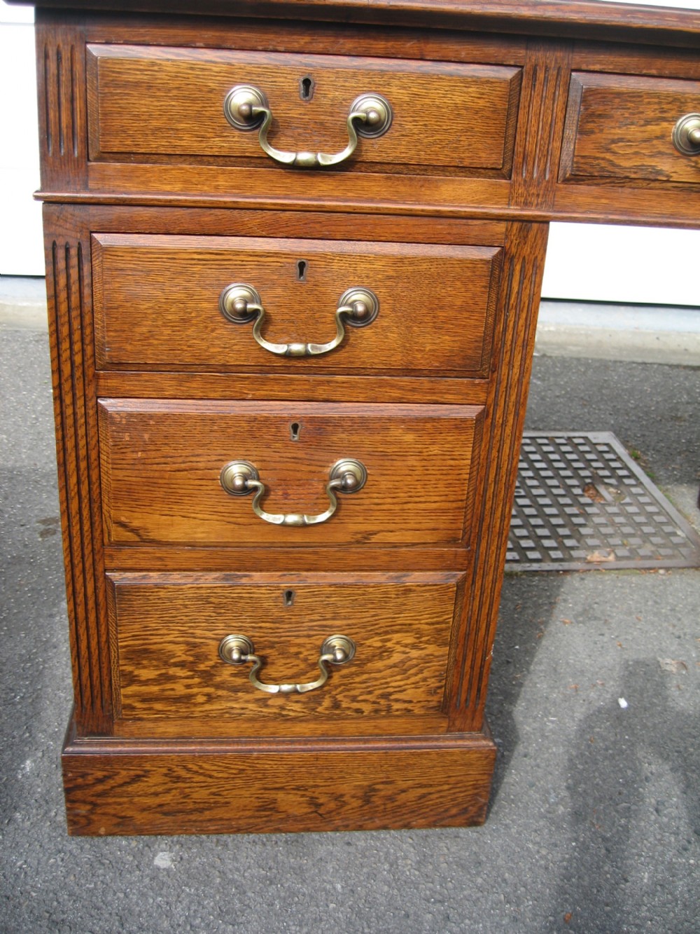 Oak knee hole desk View III